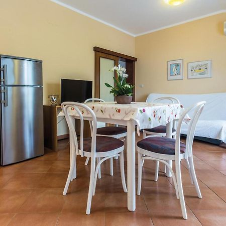 Gorgeous Apartment In Porec With Kitchen المظهر الخارجي الصورة