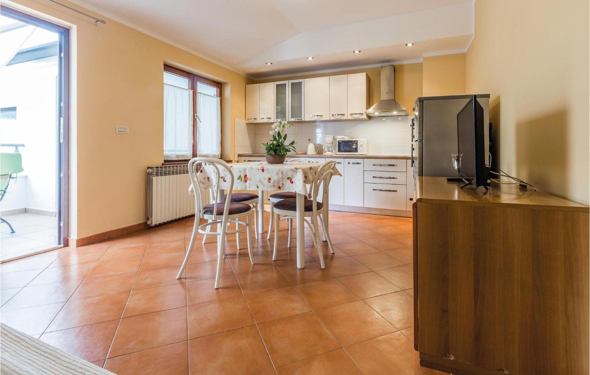 Gorgeous Apartment In Porec With Kitchen المظهر الخارجي الصورة