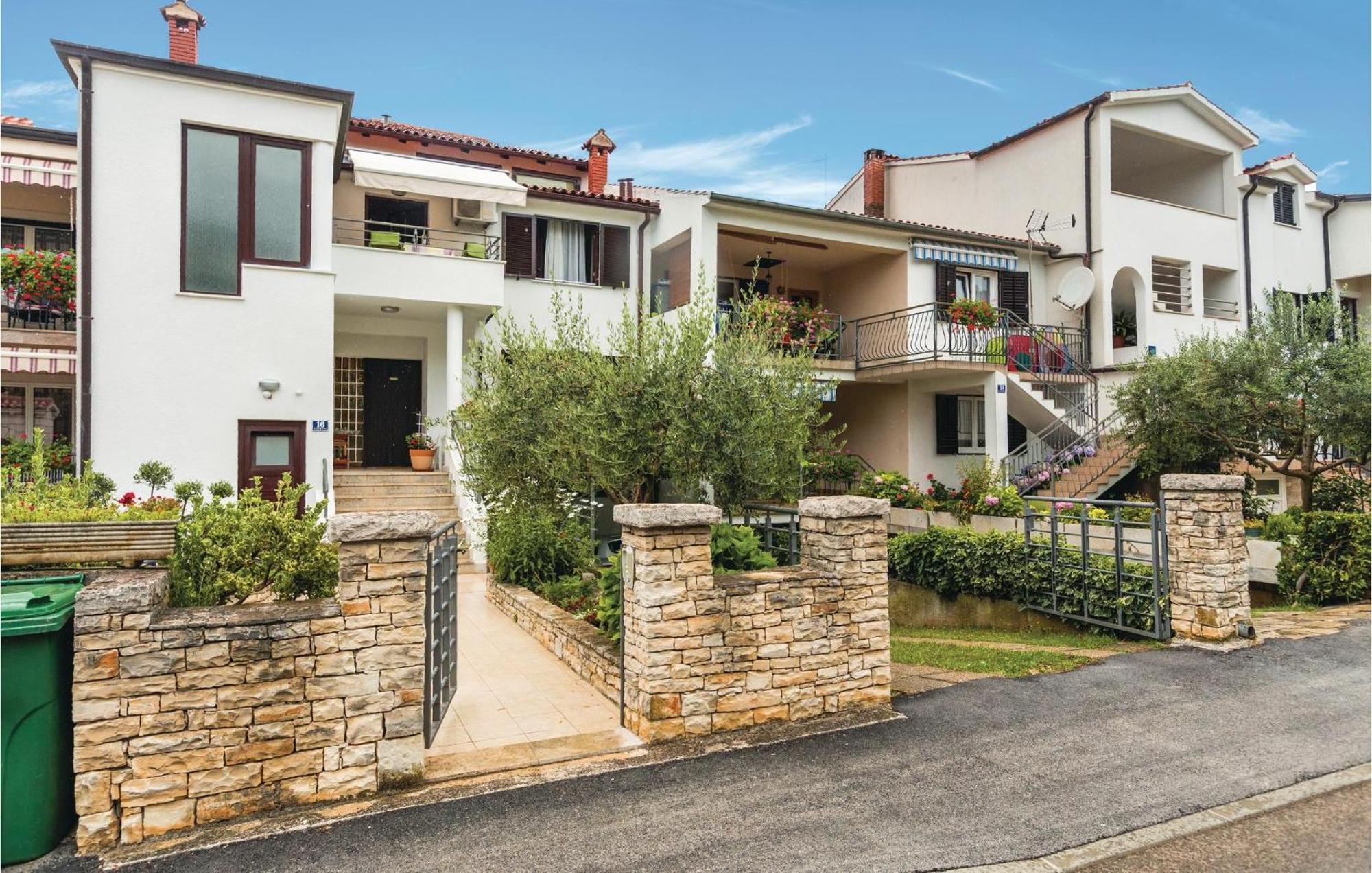 Gorgeous Apartment In Porec With Kitchen المظهر الخارجي الصورة