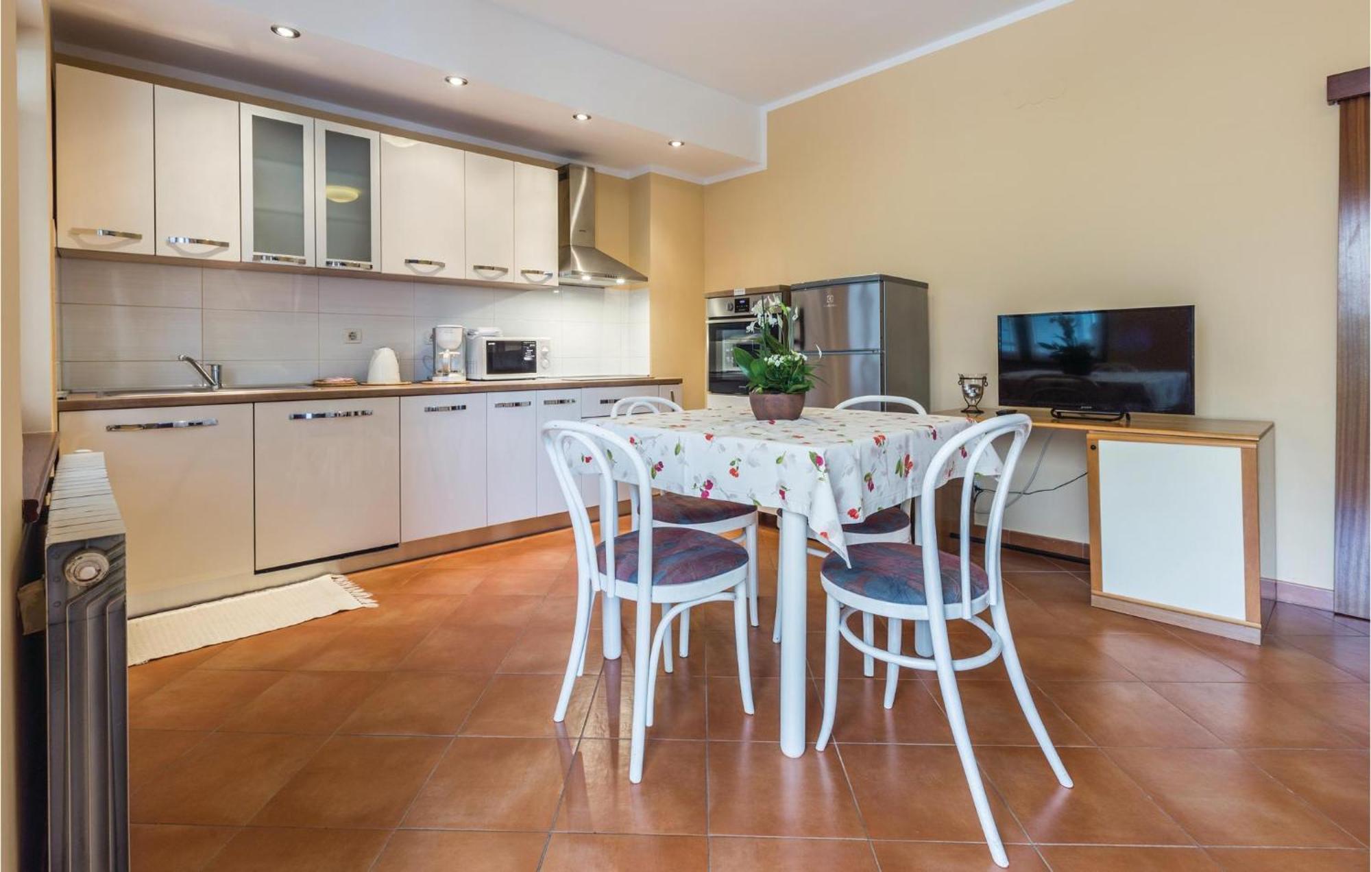 Gorgeous Apartment In Porec With Kitchen المظهر الخارجي الصورة