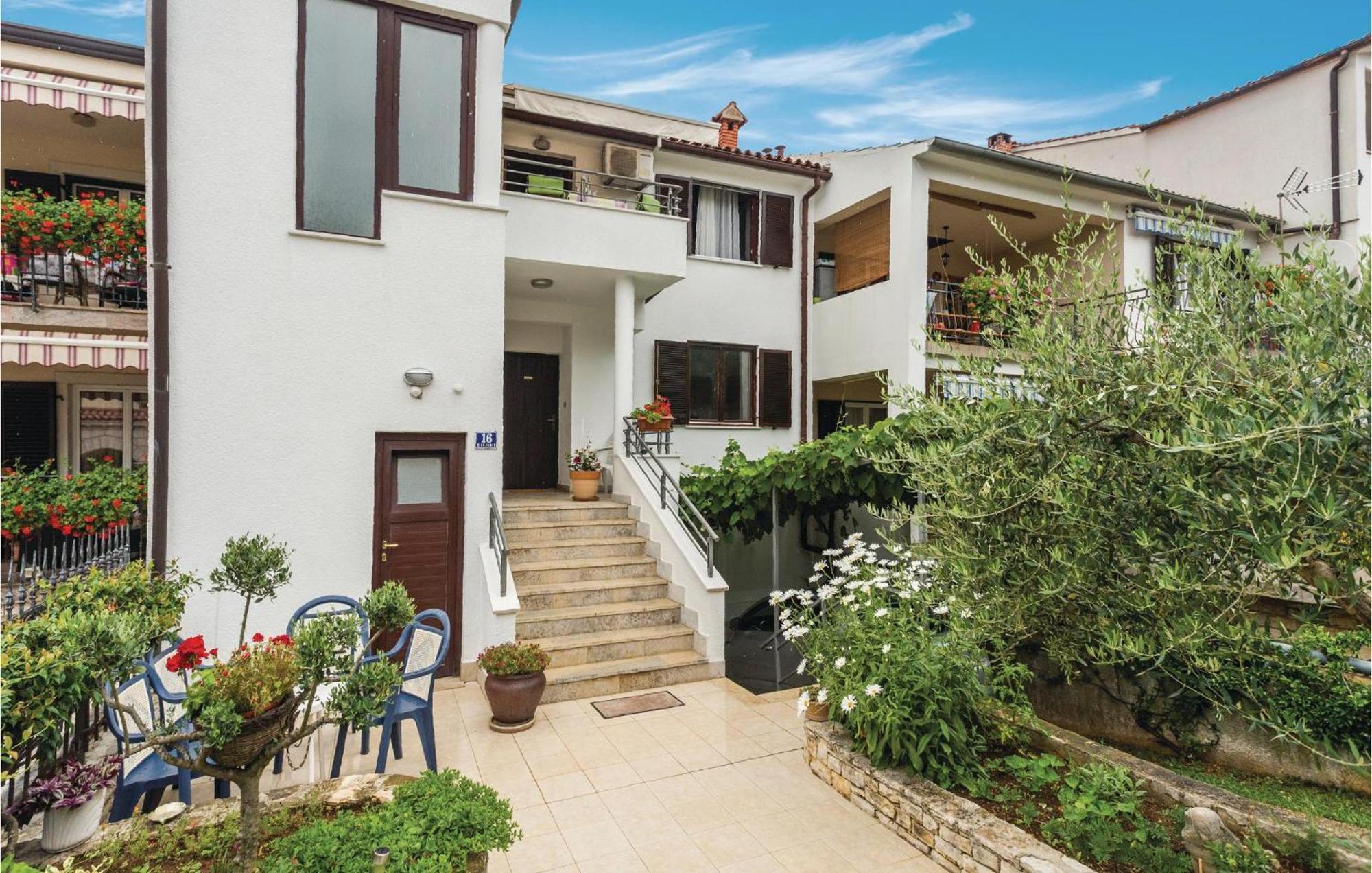 Gorgeous Apartment In Porec With Kitchen المظهر الخارجي الصورة